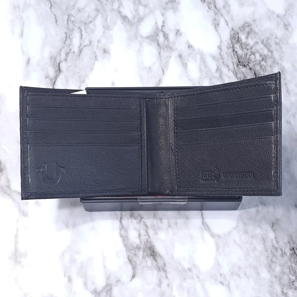 True Religion Men's Leather Bifold Wallet Black‎ With Desk Valet RFID Protection